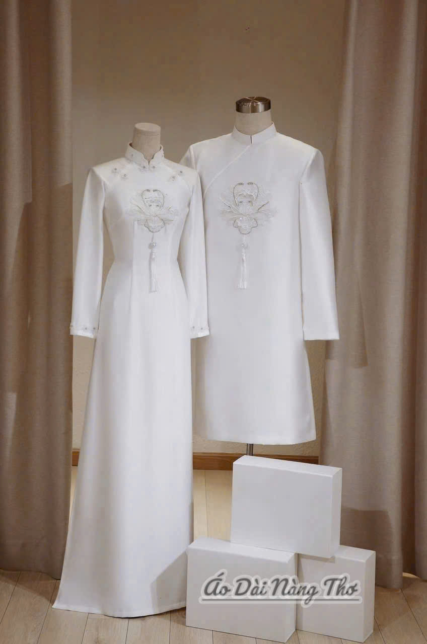 Áo Dài Cưới Trắng Họa Tiết Hoa Sen Kèm Dây Tua Rua