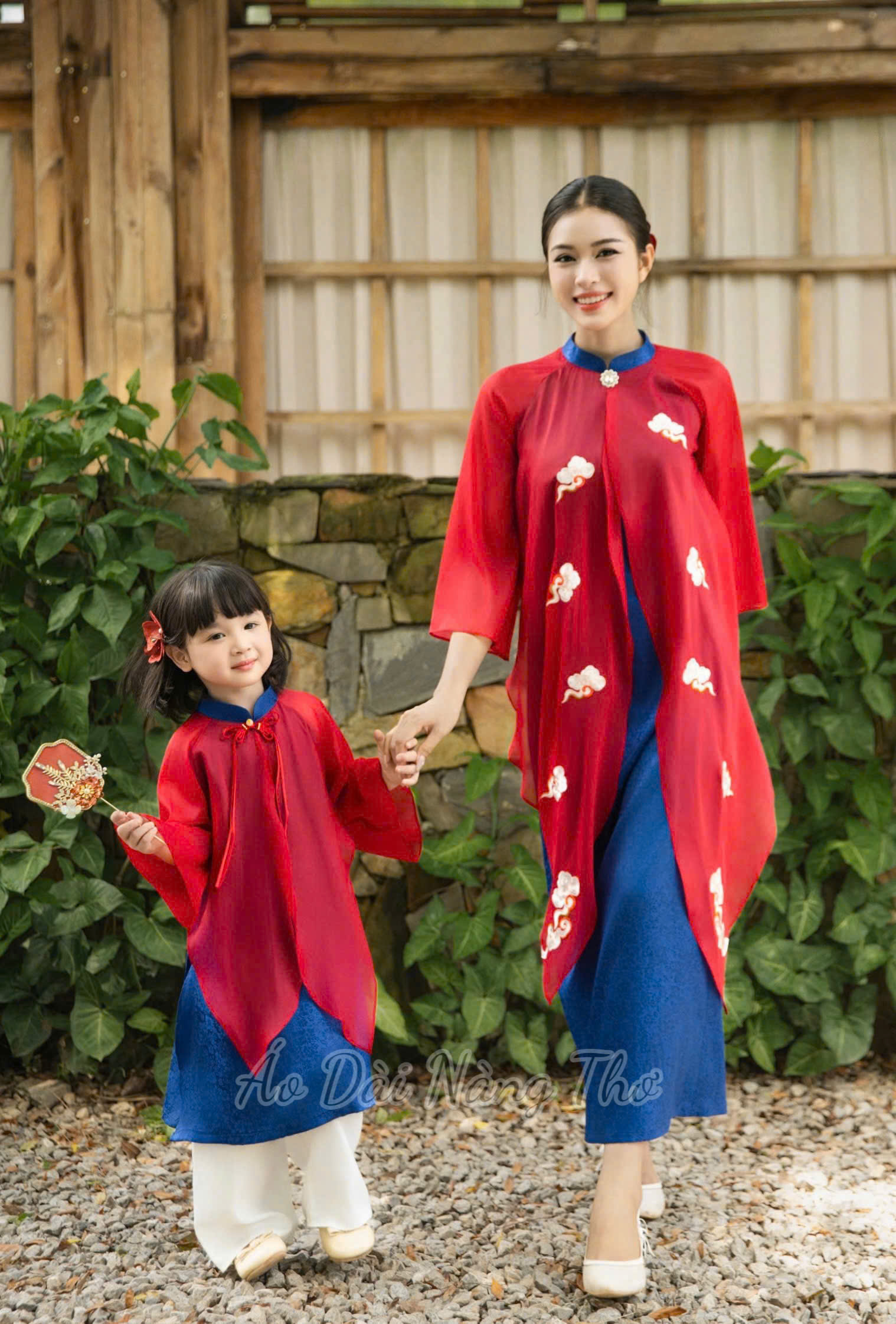 Áo Dài Cách Tân Lụa Đỏ Xẻ Tà Tân Thời Xinh Xắn (Không bao gồm áo bé)