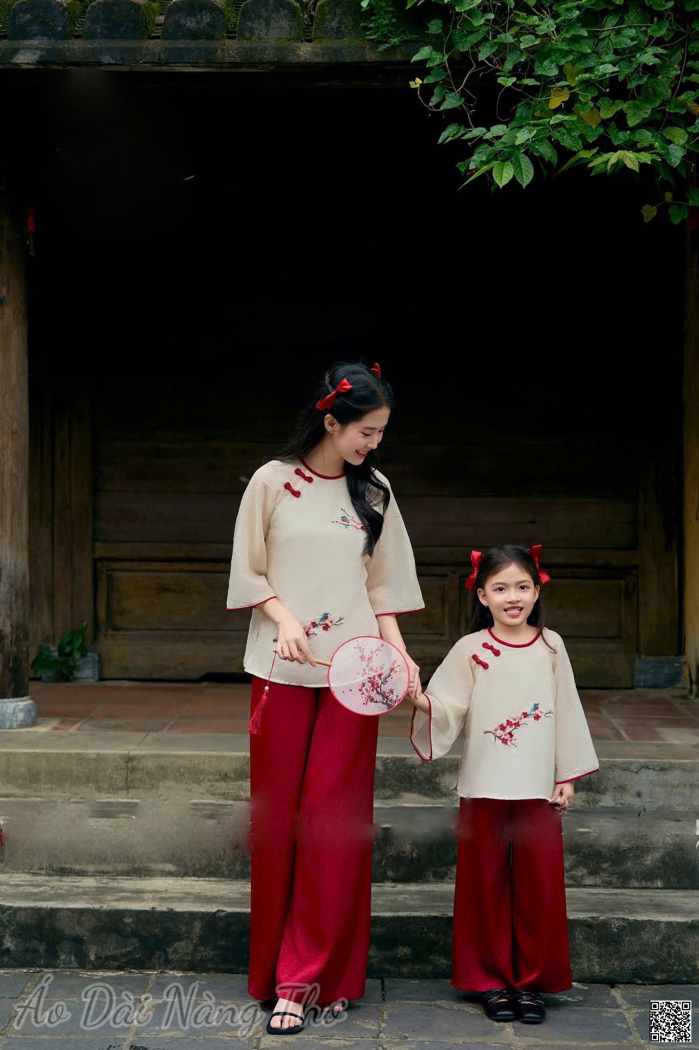 Pháp Phục Lụa Kem Đỏ Thêu hoa Phối Nút Tàu (Không kèm áo bé)