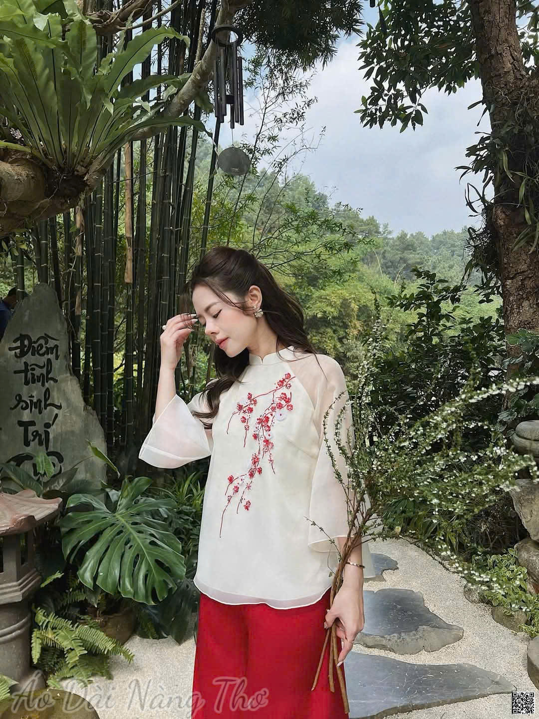 Pháp Phục Voan Đỏ Kết Hoa Phối Quần Ống Suông Dễ Thương