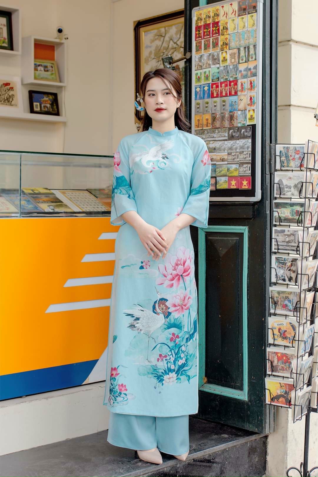 Áo Dài Cách Tân Voan Tơ Xanh Dương Hoa Cỏ Mùa Xuân