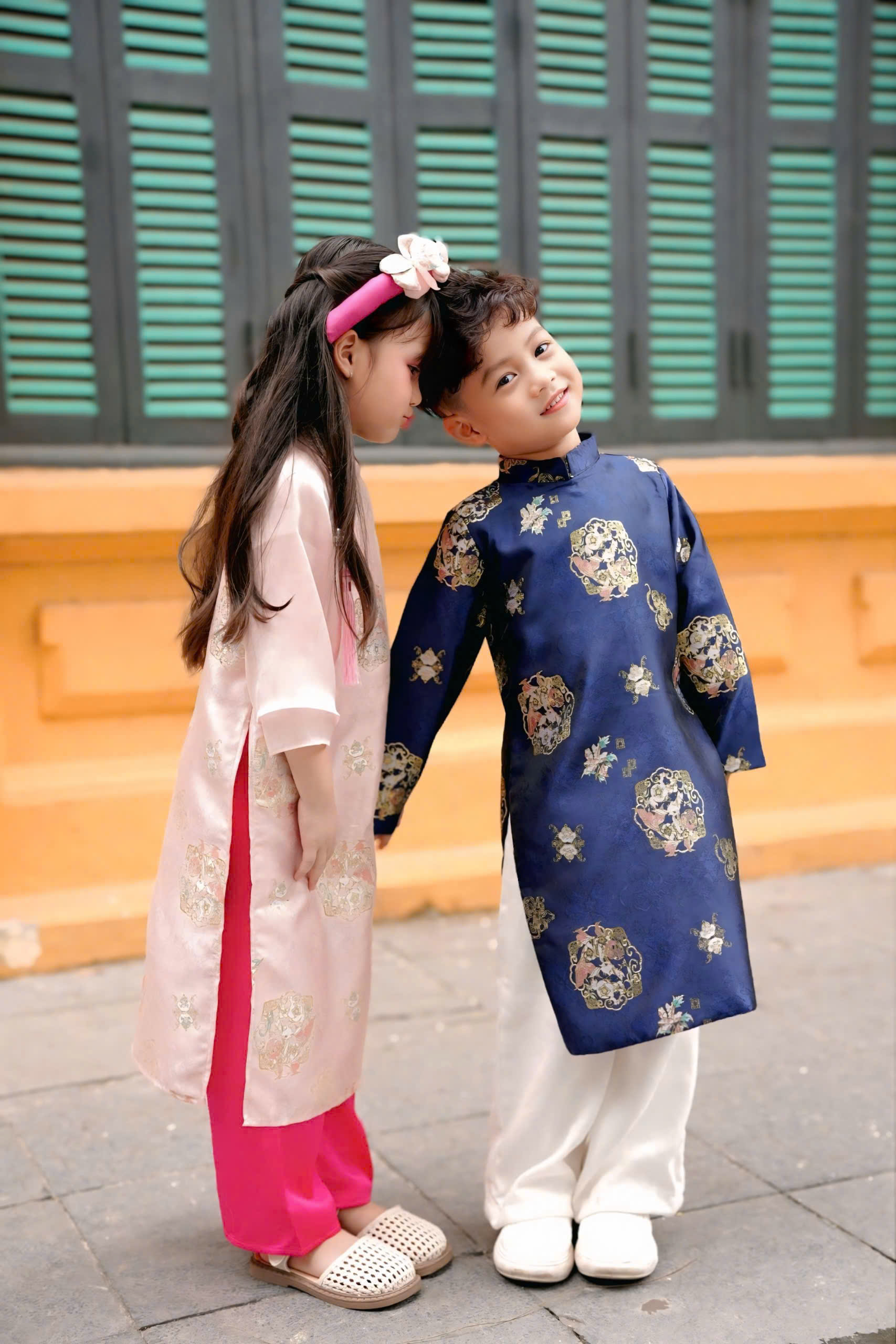 Áo Dài Bé Trai/Bé Gái Gấm Họa Tiết Đáng Yêu