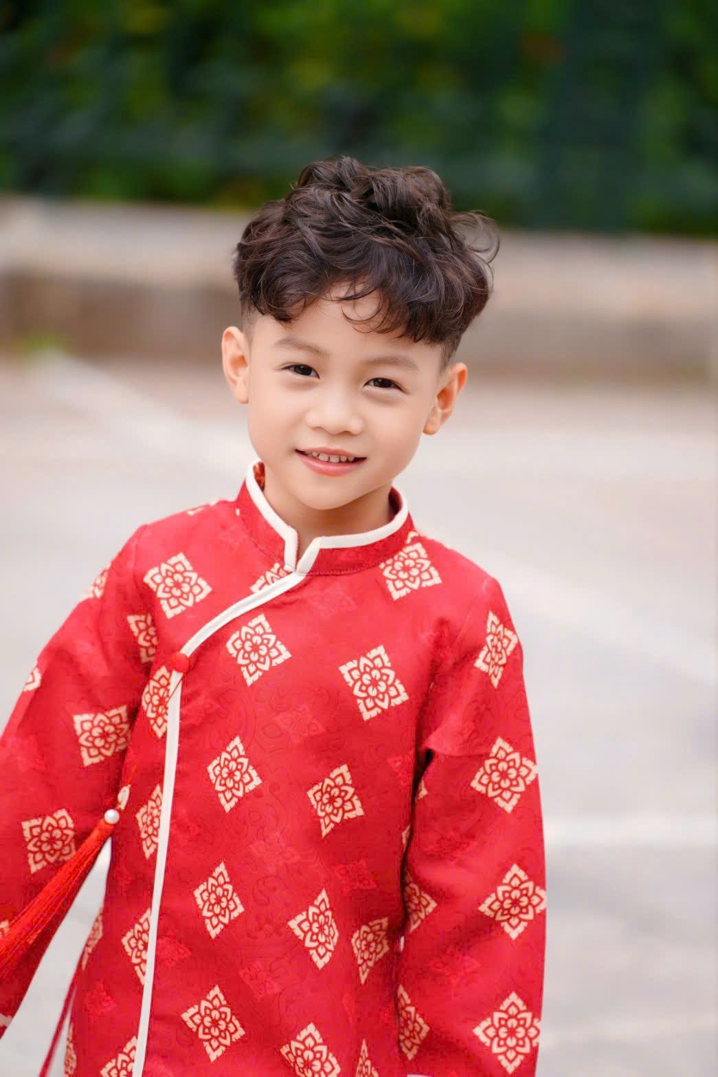 Áo Dài Bé Trai Gấm Đỏ Họa Tiết Chìm