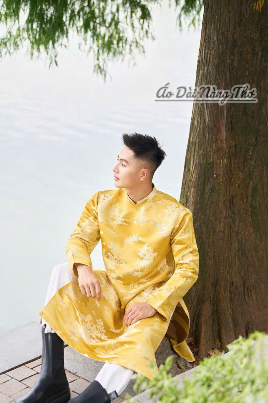 Áo Dài Nam Gấm Vàng Nhũ Họa Tiết Sang Trọng