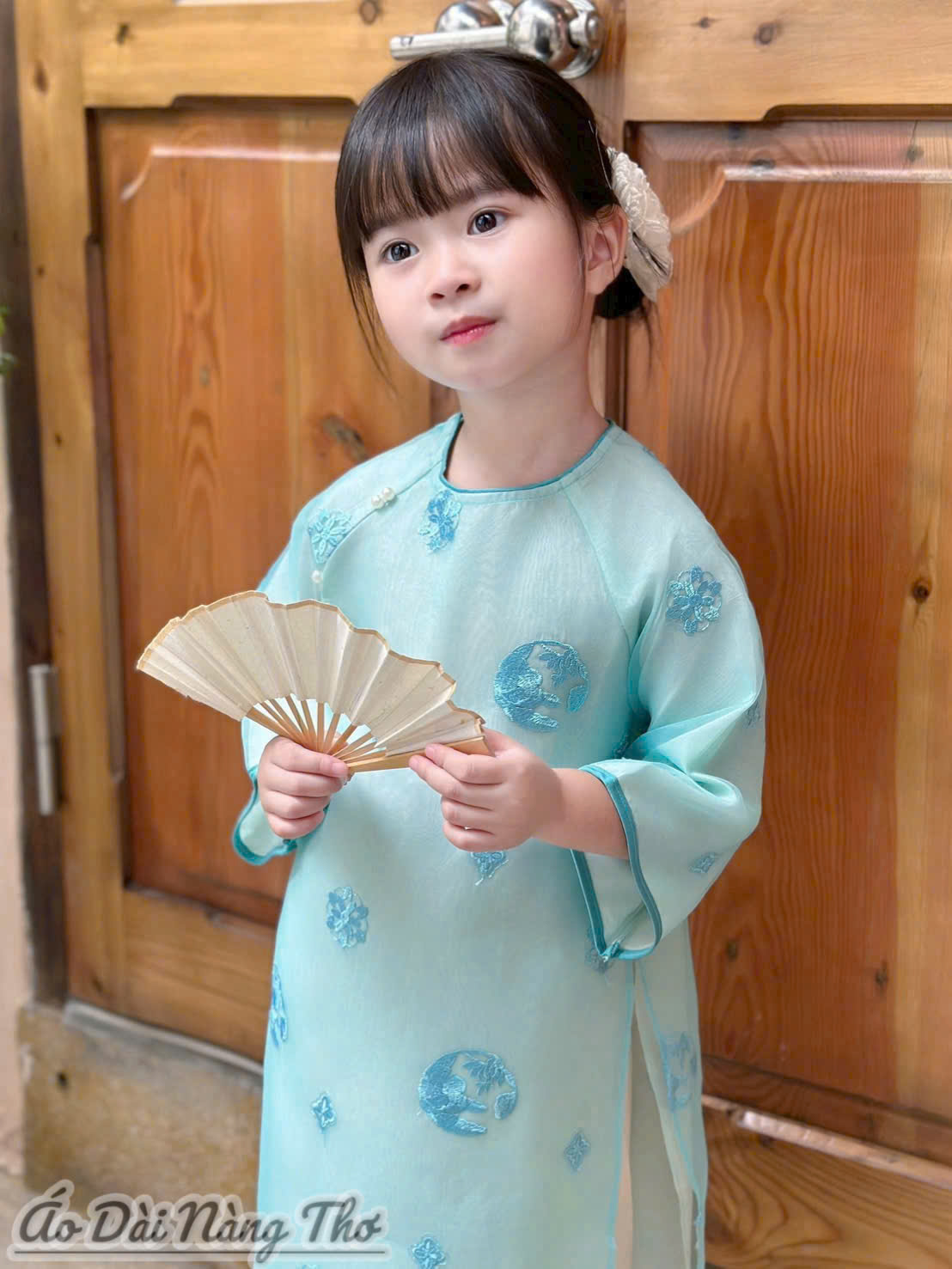 Áo Dài Bé Gái Voan Xanh Họa Tiết Thêu