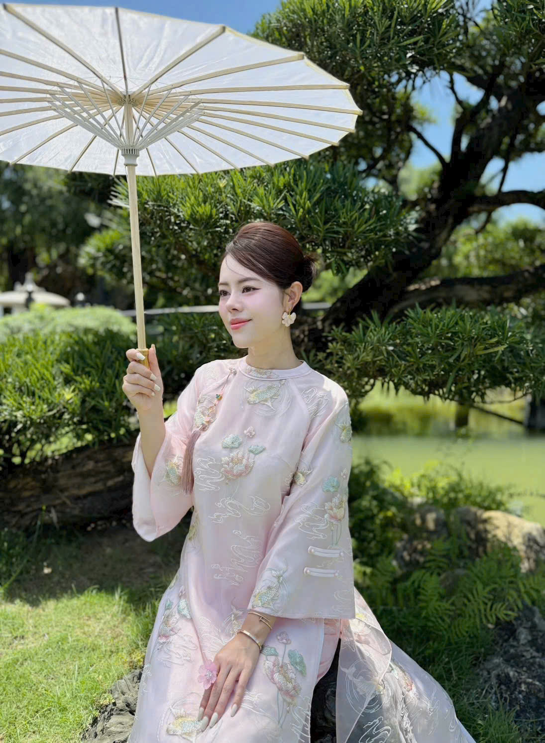 Áo Dài Cách Tân Hồng Cổ Tròn Kèm Dây Tua