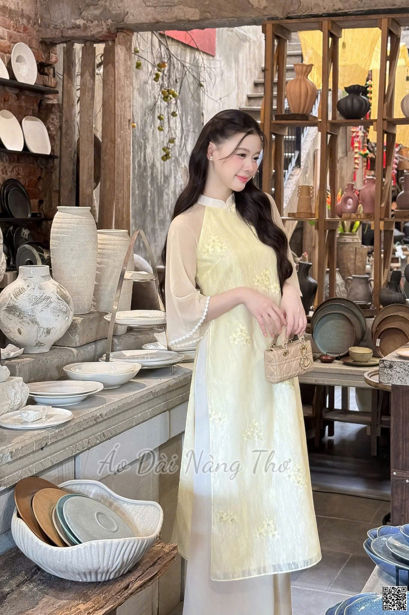 Áo Dài Cách Tân Voan Vàng Thêu Xinh Xắn