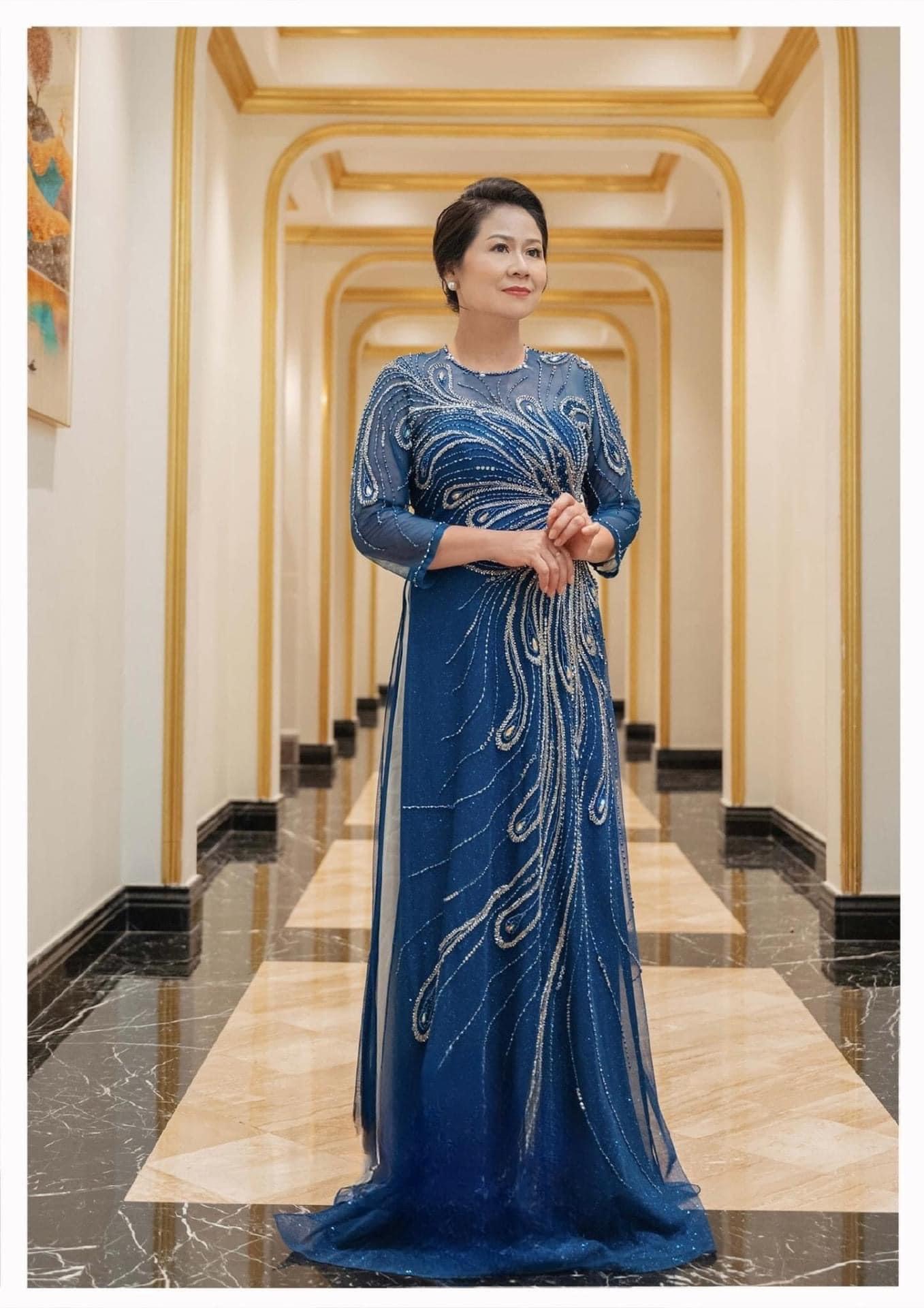Áo Dài Bà Sui Lụa Cao Cấp Phối Lưới Màu Xanh Đính Kết Tinh Xảo