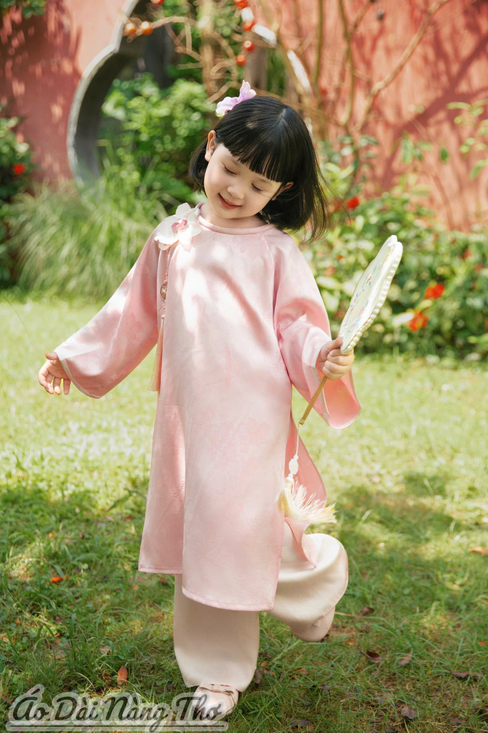 Áo Dài Bé Gái Gấm Hồng Đính Hoa