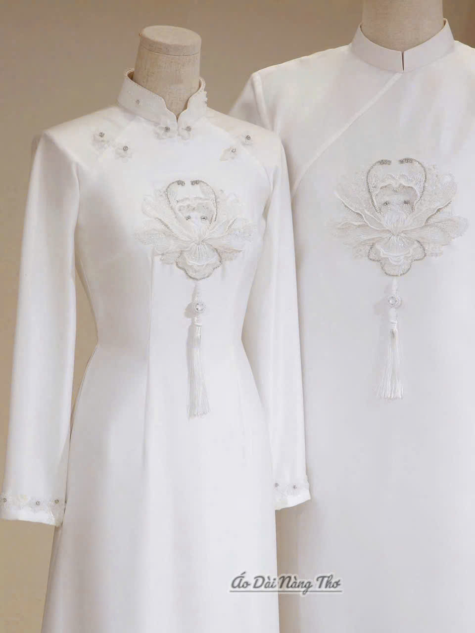 Áo Dài Cưới Trắng Họa Tiết Hoa Sen Kèm Dây Tua Rua