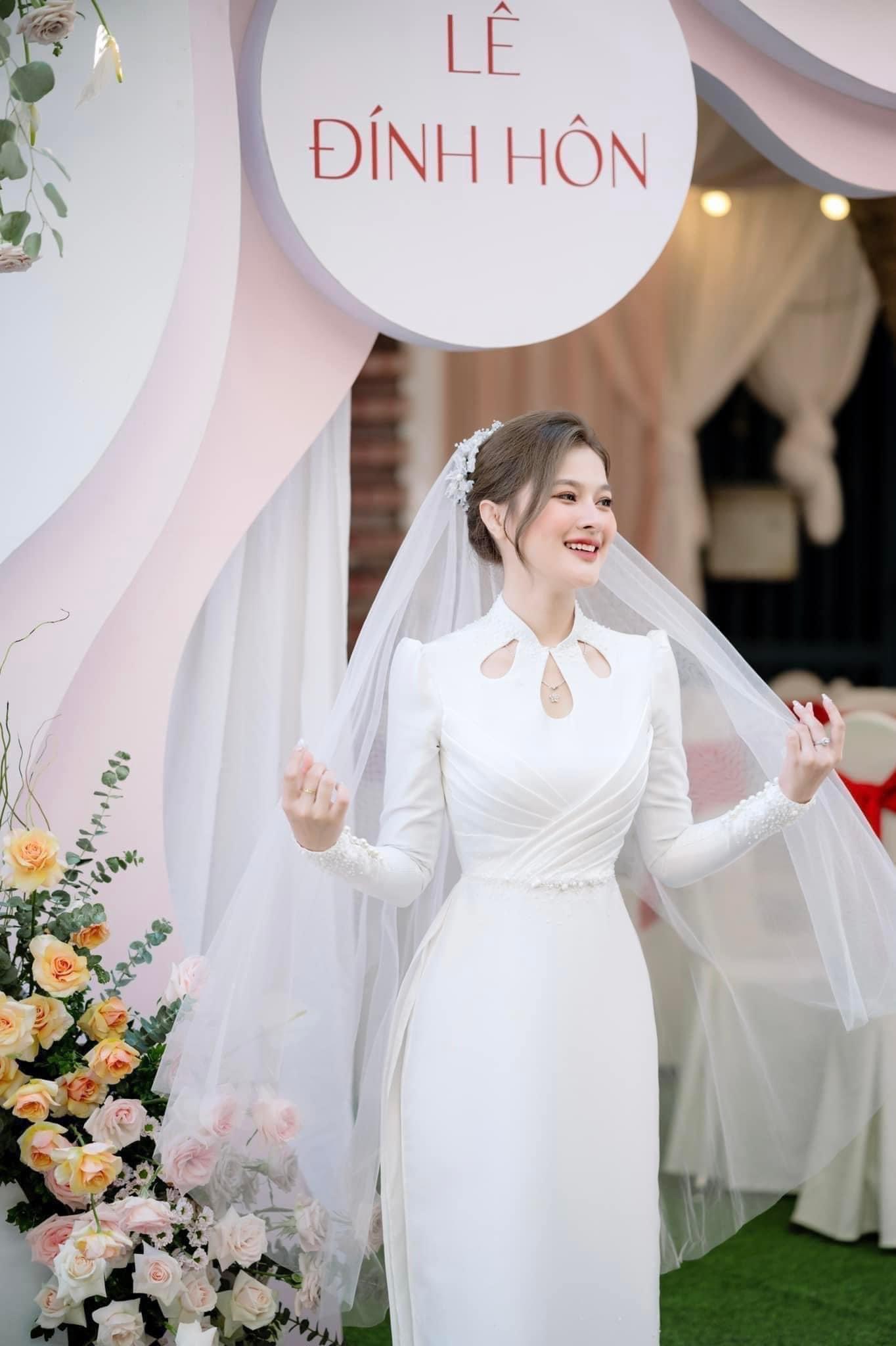 Vân Hugo diện váy cưới đính hàng nghìn viên pha lê trong hôn lễ | Hải Dương