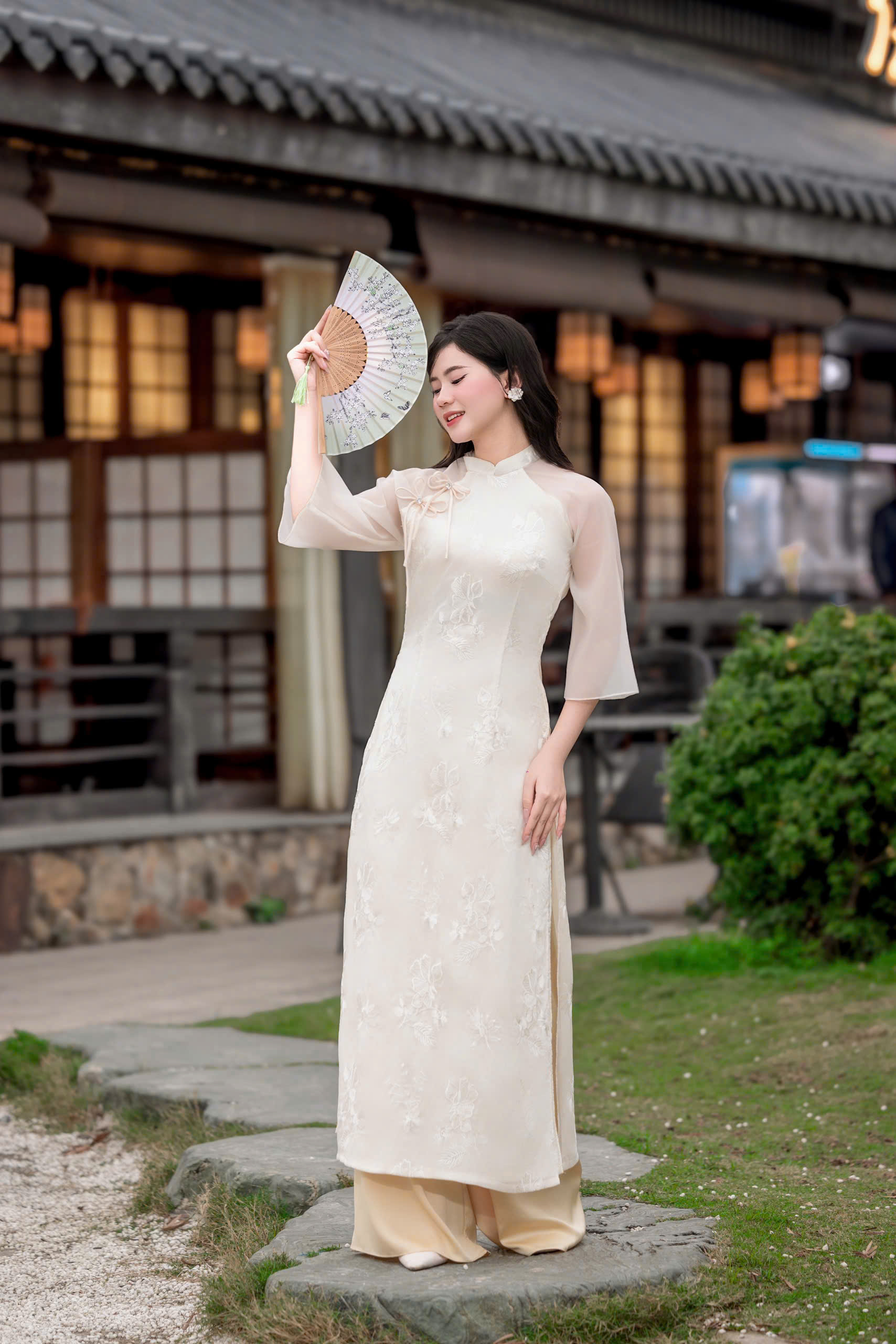 Áo Dài Cách Tân Lụa Kem Đính Nơ Siêu Xinh