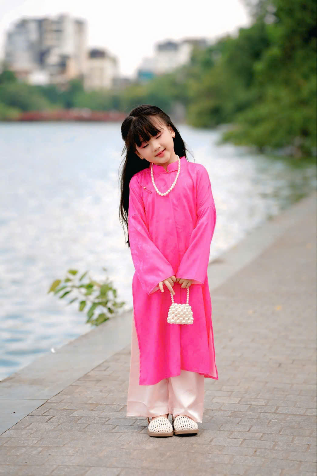 Áo Dài Bé Gái Lụa Gấm Hồng Sen Đáng Yêu