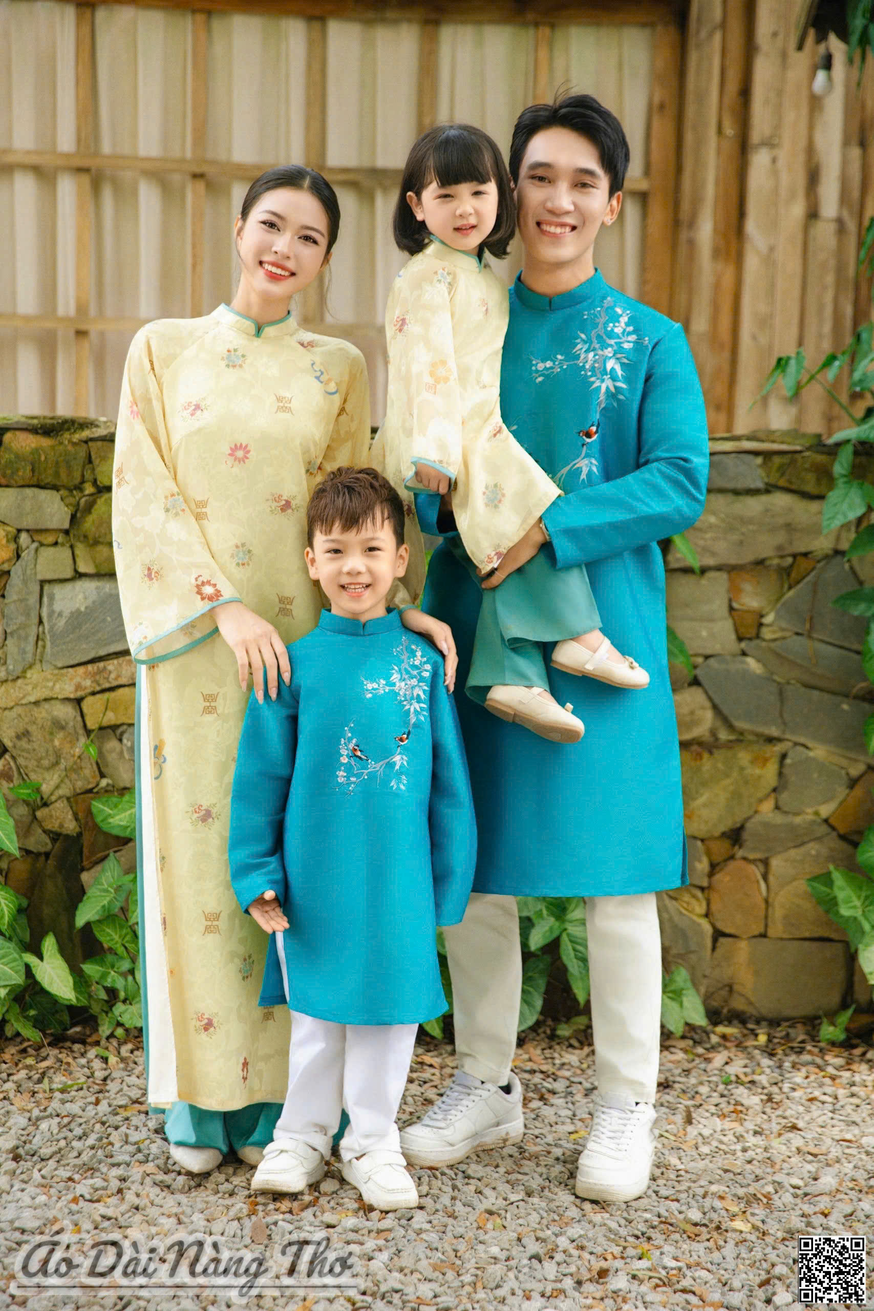 Áo Dài Cách Tân Gia Đình Lụa Vàng & Tafta Xanh Thêu