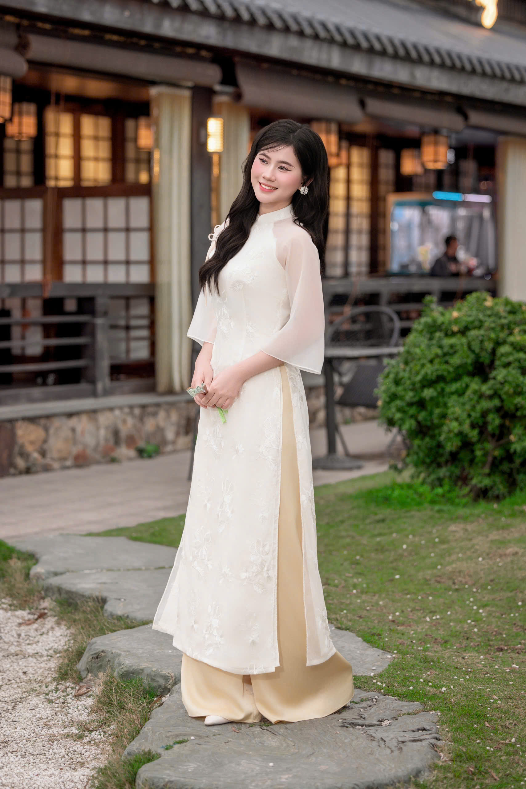 Áo Dài Cách Tân Lụa Kem Đính Nơ Siêu Xinh