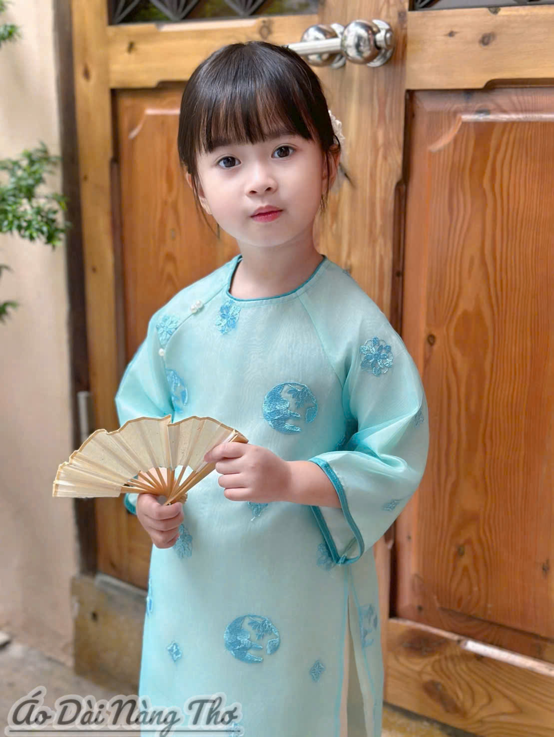 Áo Dài Bé Gái Voan Xanh Họa Tiết Thêu