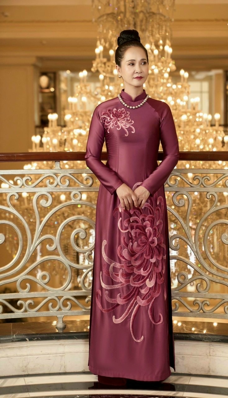 Áo Dài Bà Sui Lụa Cao Cấp Màu Tím Thêu Hoa Thanh Lịch