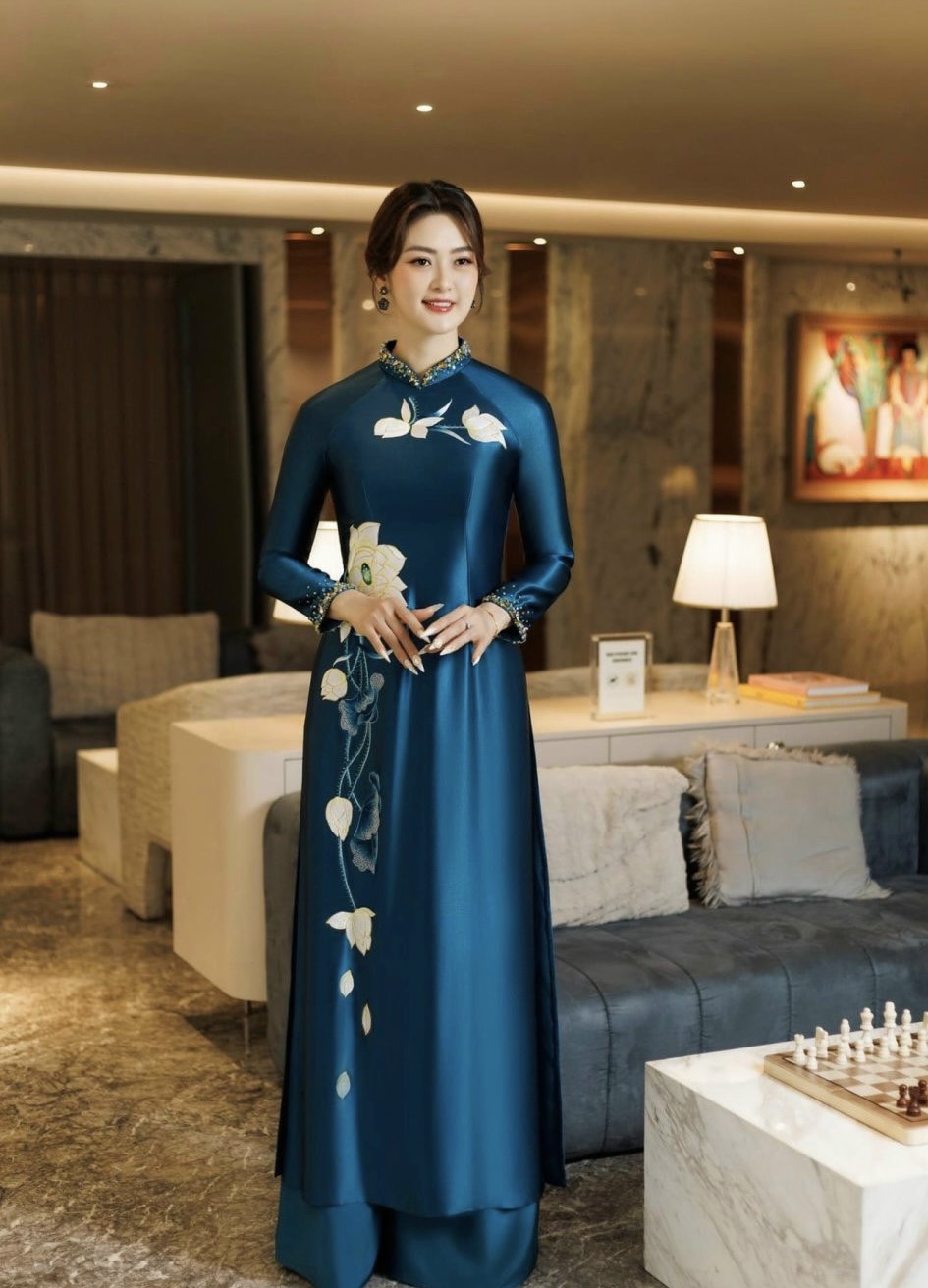 Áo Dài Bà Sui Lụa Vẽ Họa Tiết Hoa Sen