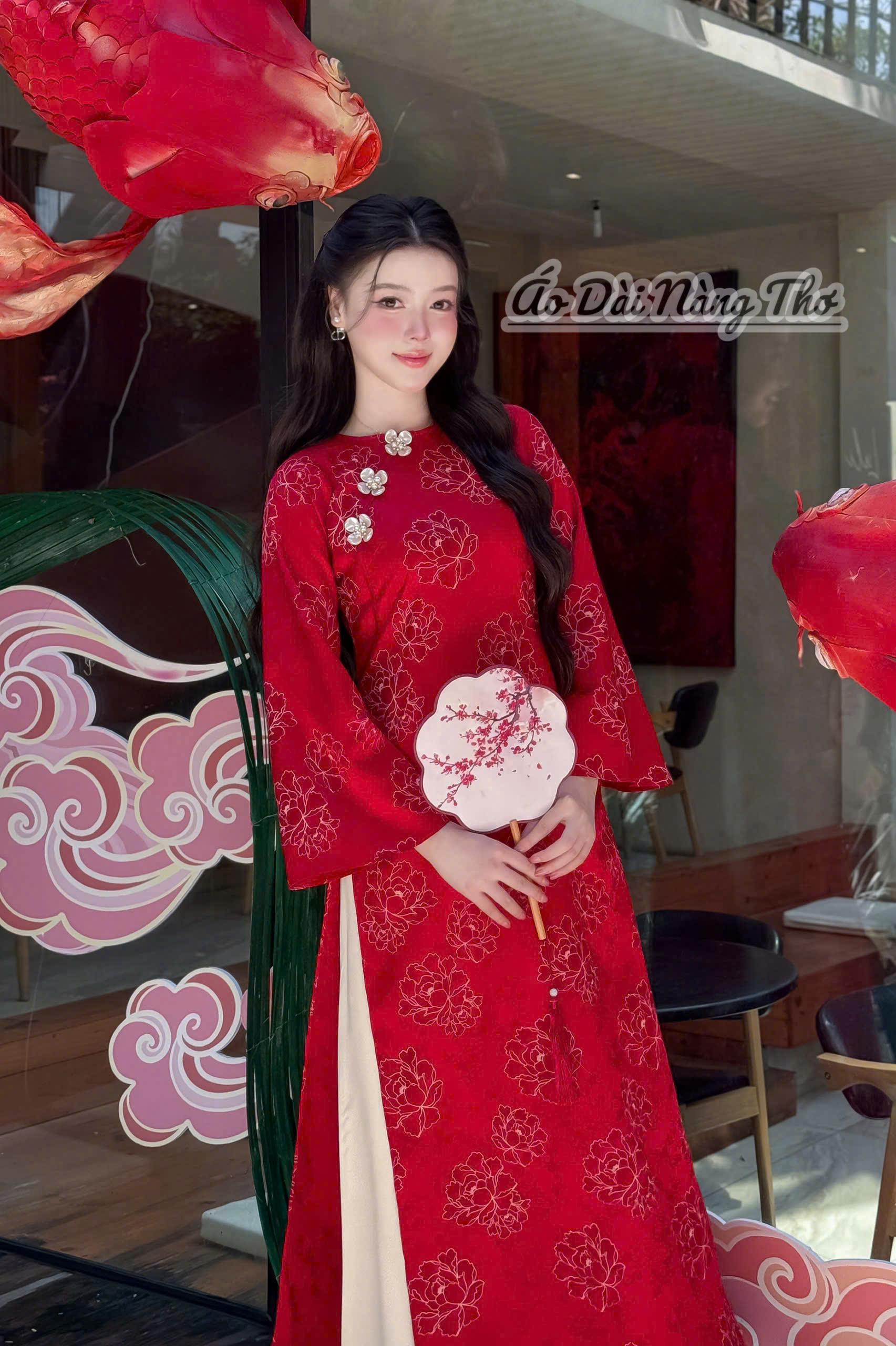 Áo Dài Cách Tân Lụa Đỏ Đính Hoa Xinh Xắn