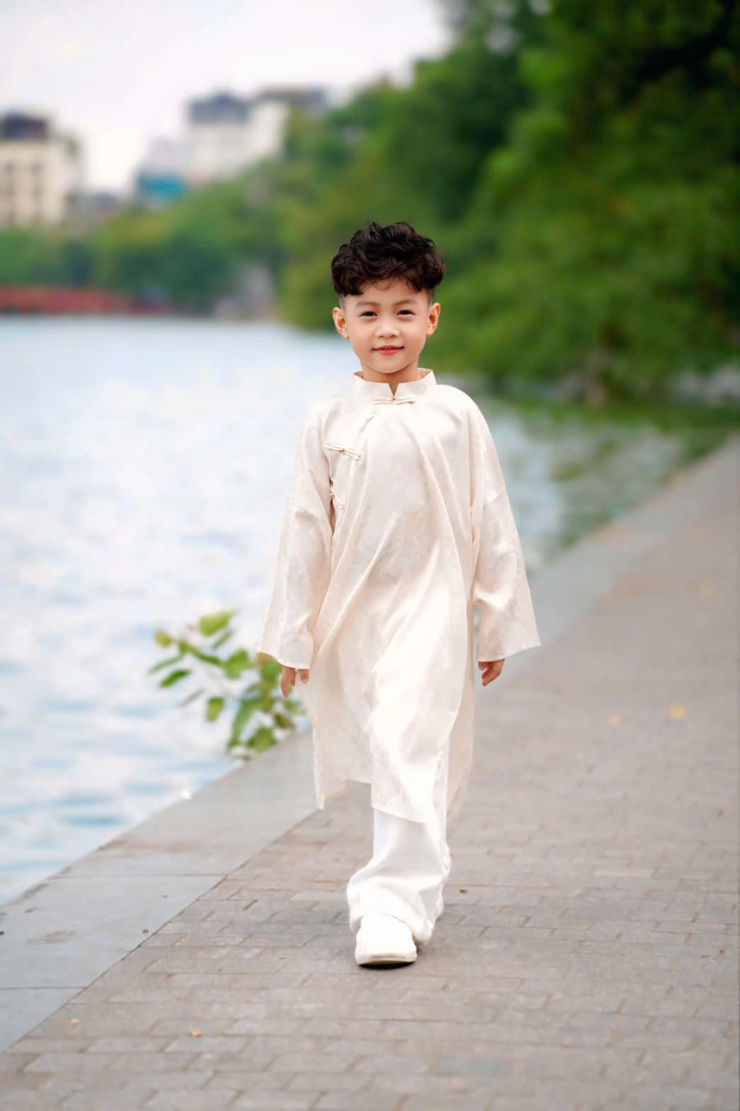 Áo Dài Bé Trai Gấm Kem Họa Tiết Đồng Tiền