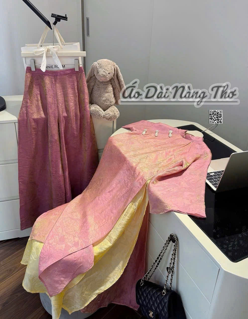 Áo Dài Cách Tân Vải Lụa Nhũ Có Cổ Tay Loe Xinh Xắn