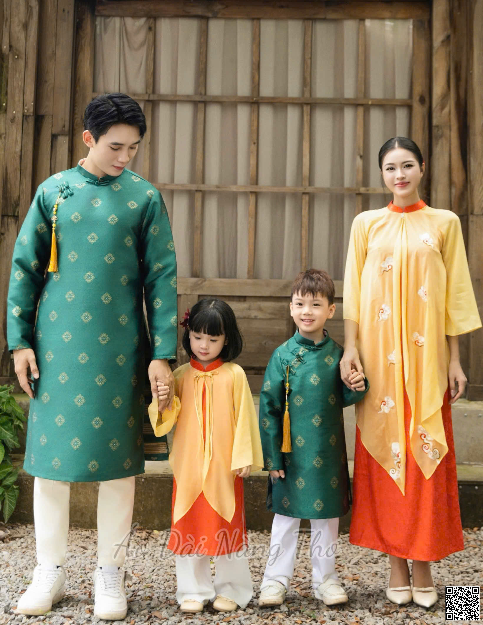 Áo Dài Cách Tân Gia Đình Lụa Cam Xẻ Tà Tân Thời