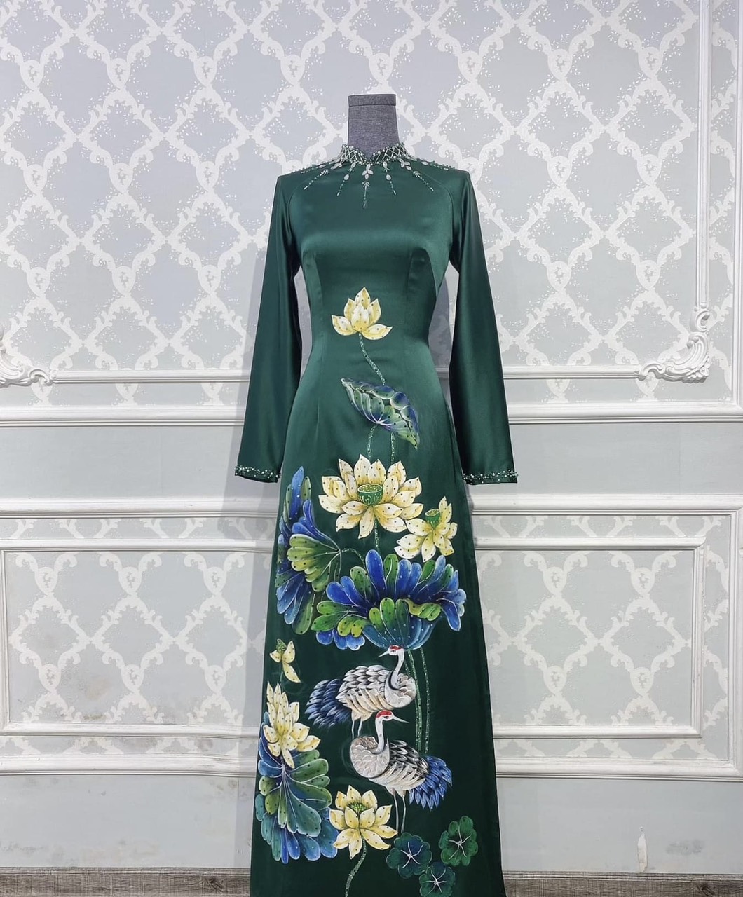 Áo Dài Bà Sui Lụa Cao Cấp Họa Tiết Uyên Ương Bên Hồ Sen
