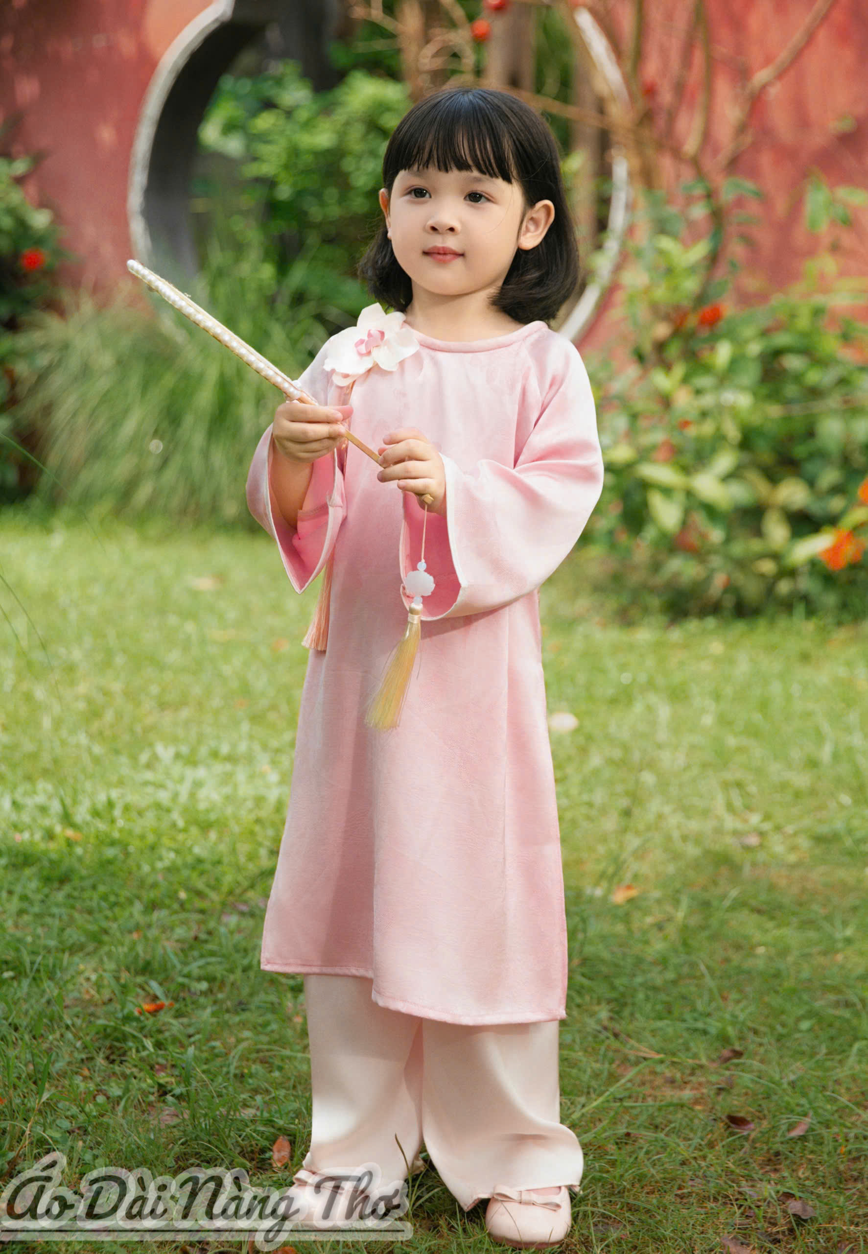 Áo Dài Bé Gái Gấm Hồng Đính Hoa