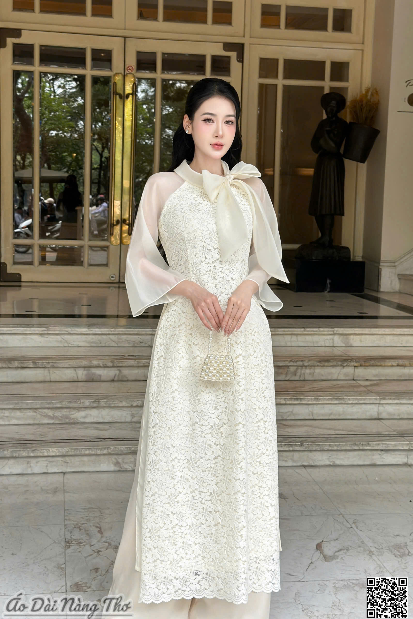 Áo Dài Cách Tân Voan Kem Họa Tiết Nơ Cổ Xinh Xắn