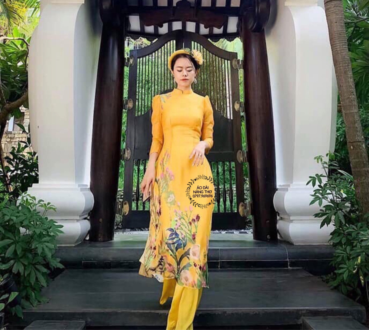 Áo Dài Cách Tân Lửng Voan Tơ 4 Tà Màu Vàng Họa Tiết Hoa Lá