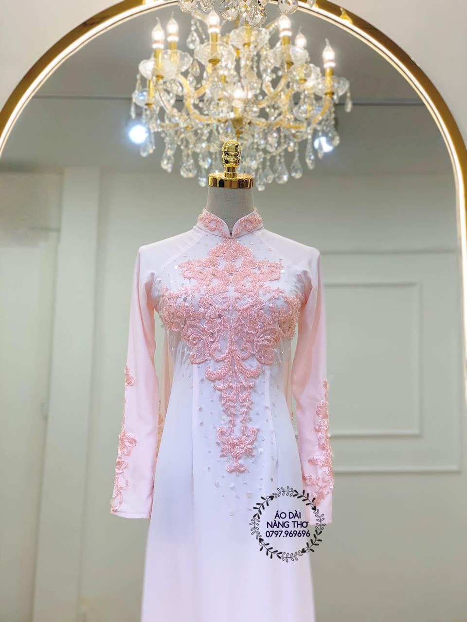 Áo Dài Cưới Lụa Trắng Đính Hạt Màu Hồng
