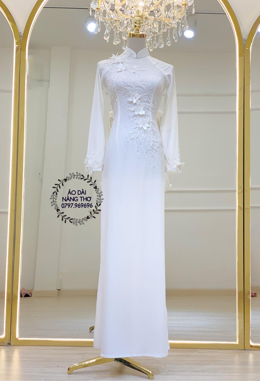 Marry Blog :: Váy cưới đẹp màu xanh navy chất voan phối ren
