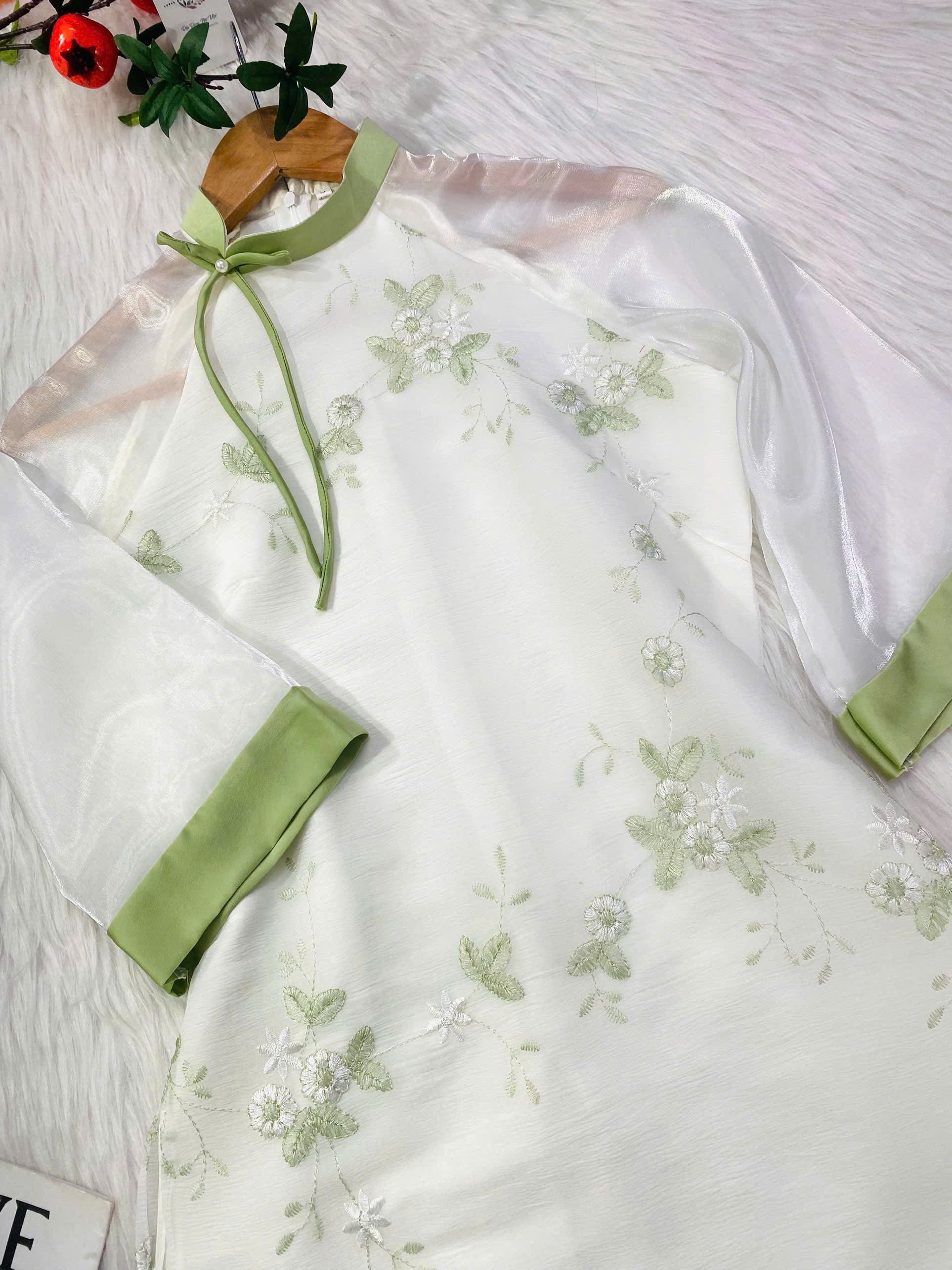 Áo Dài Cách Tân Voan Hồng Phối Nút Tàu Sen