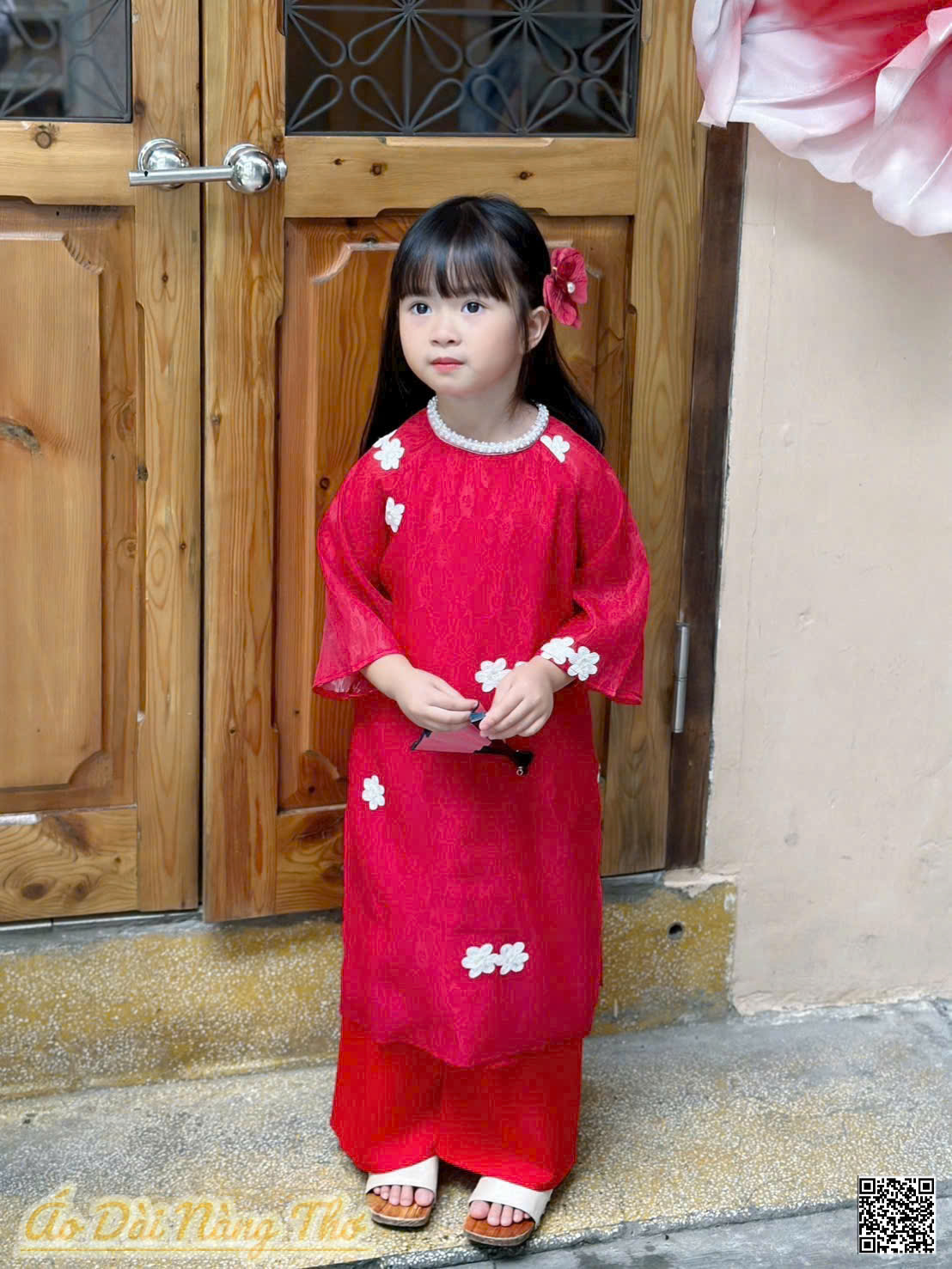 Áo Dài Bé Gái Gấm Đỏ Hoa Đáng Yêu
