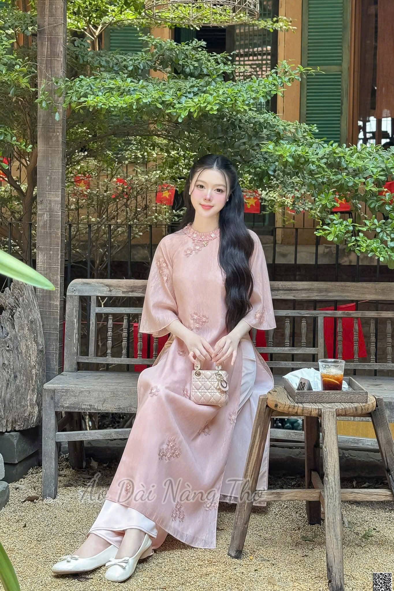 Áo Dài Cách Tân Voan Hồng Ruốc Thêu Hoa Đáng Yêu