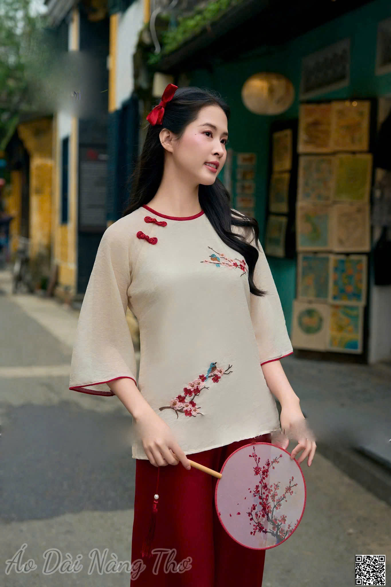 Pháp Phục Lụa Kem Đỏ Thêu hoa Phối Nút Tàu (Không kèm áo bé)