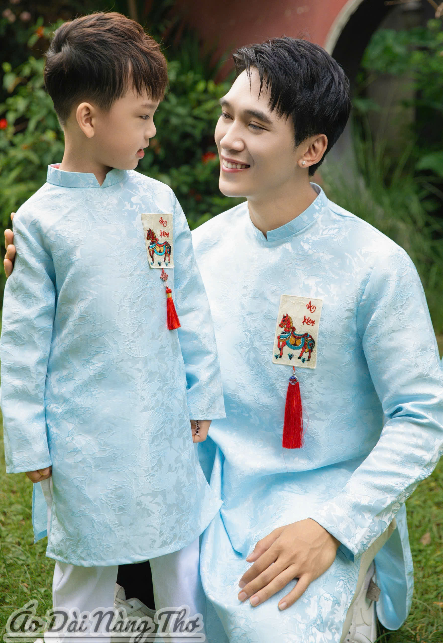 Áo Dài Nam Gấm Xanh Kèm Tua Rua