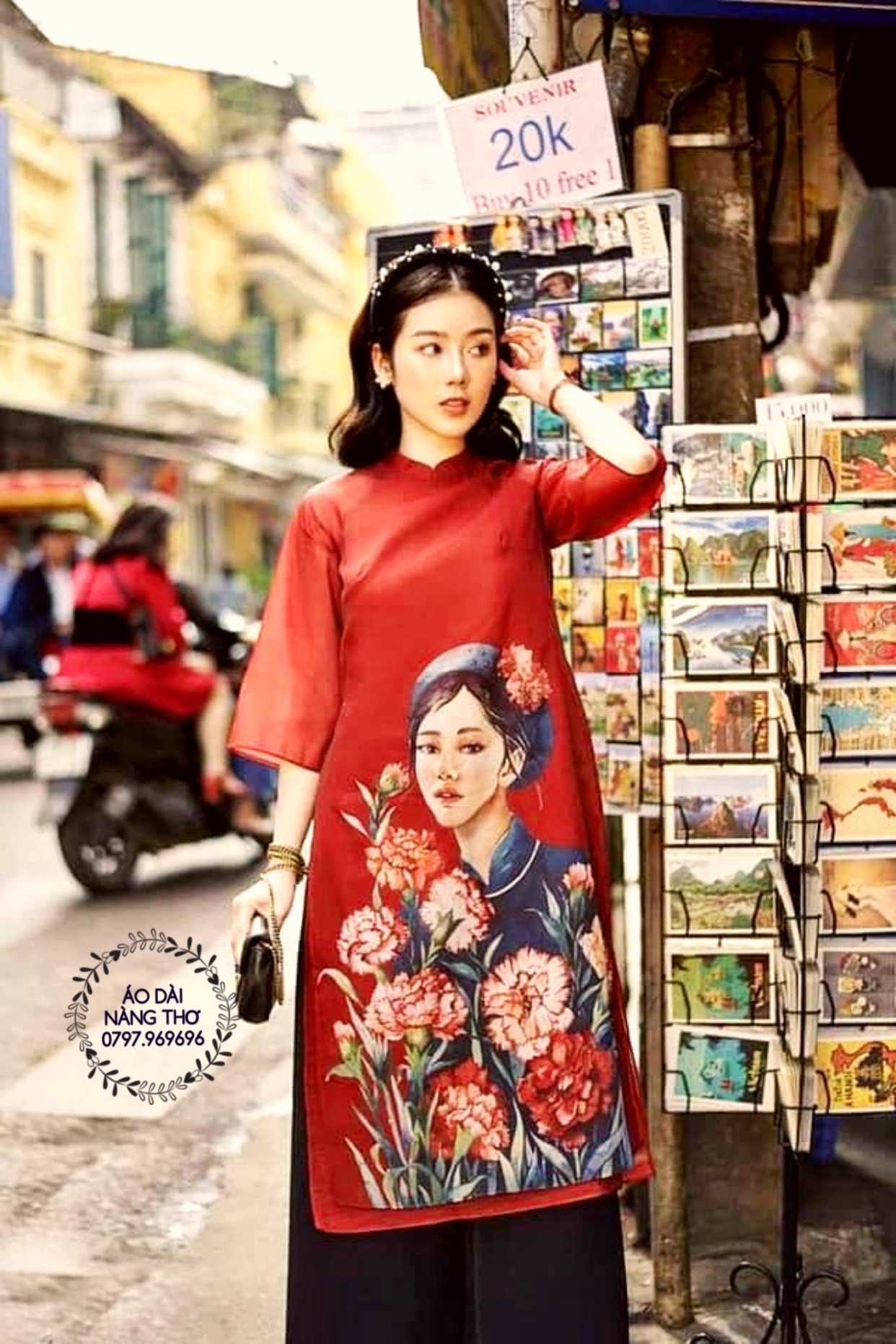 Áo Dài Cách Tân Lửng Voan Tơ 4 Tà Màu Đỏ Họa Tiết Cô Gái Nụ Áo Dài Cách Tân Lửng Voan Tơ 4 Tà Màu Đỏ Họa Tiết Cô Gái Nụ
