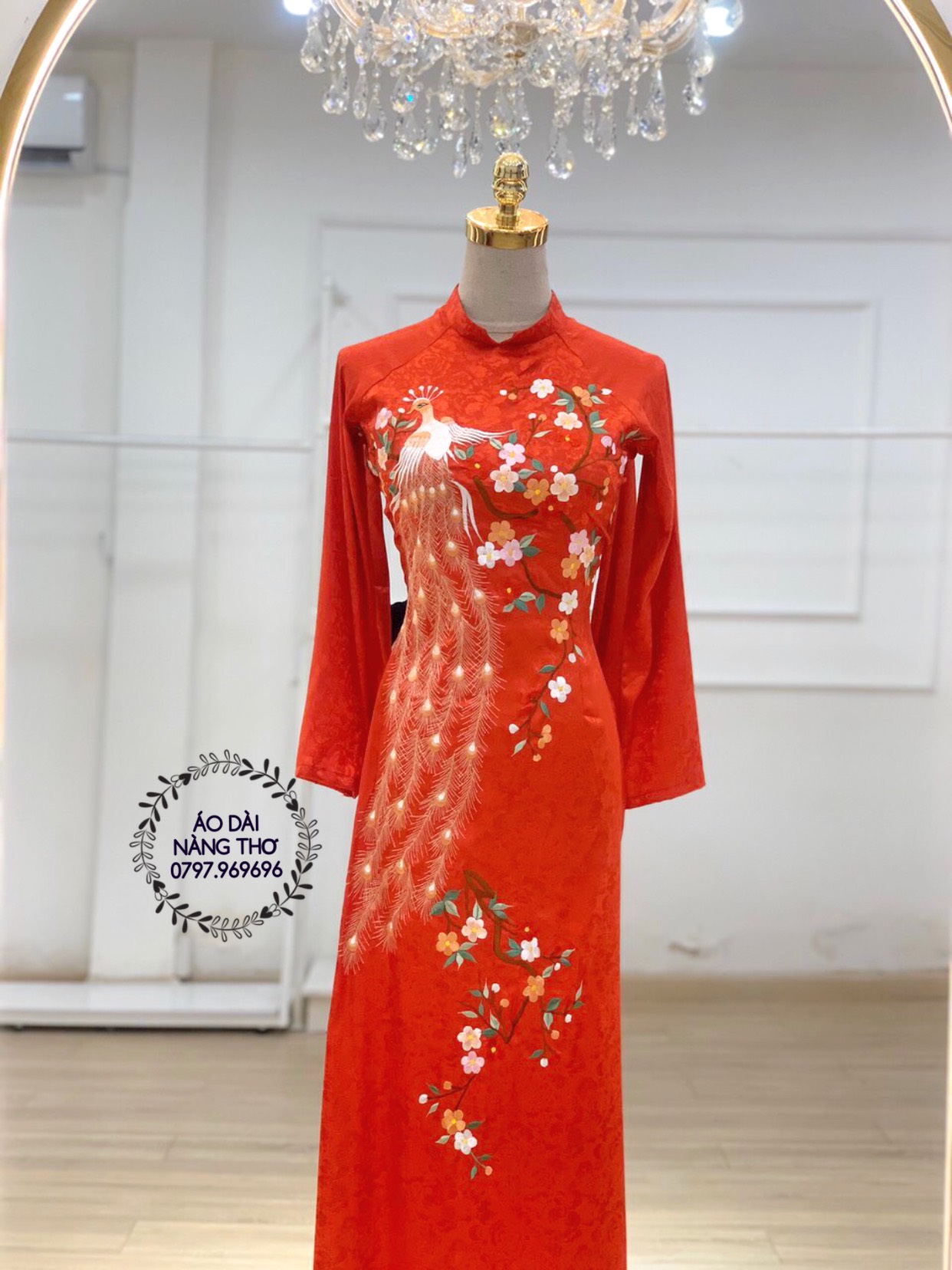 Áo dài Cưới Gấm Tơ Tằm Đỏ Thêu Họa Tiết Chim Phượng Hoàng