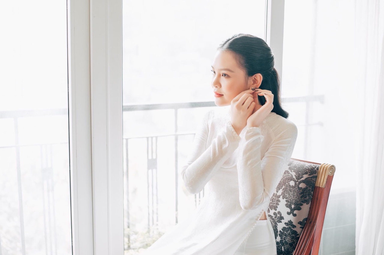 ÁO DÀI CƯỚI MÀU TRẮNG ĐƠN GIẢN