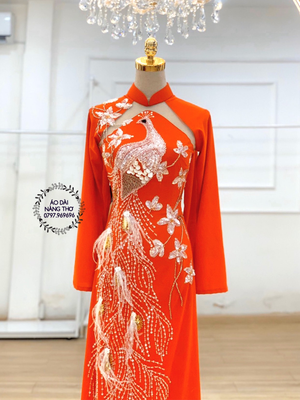 Áo dài Cưới Gấm Tơ Tằm Màu Đỏ Thêu Chim Phượng Hoàng