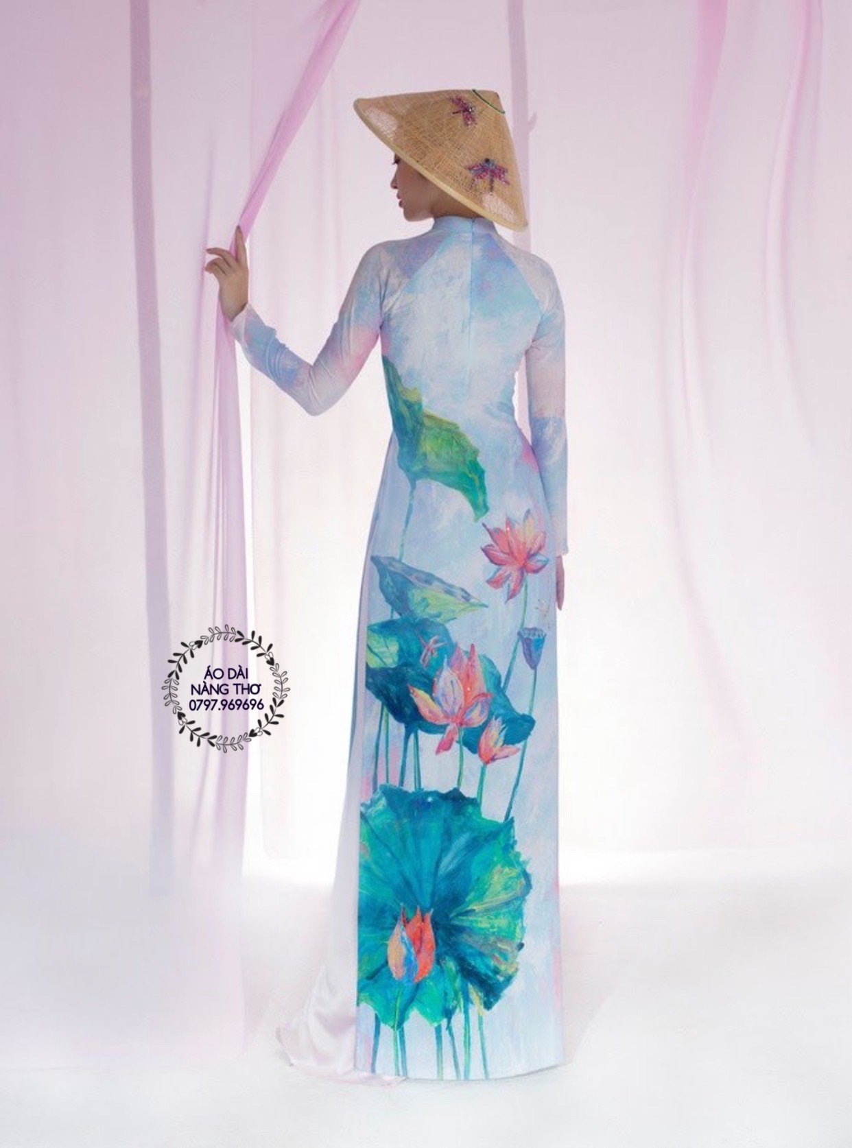 Áo dài hoa sen