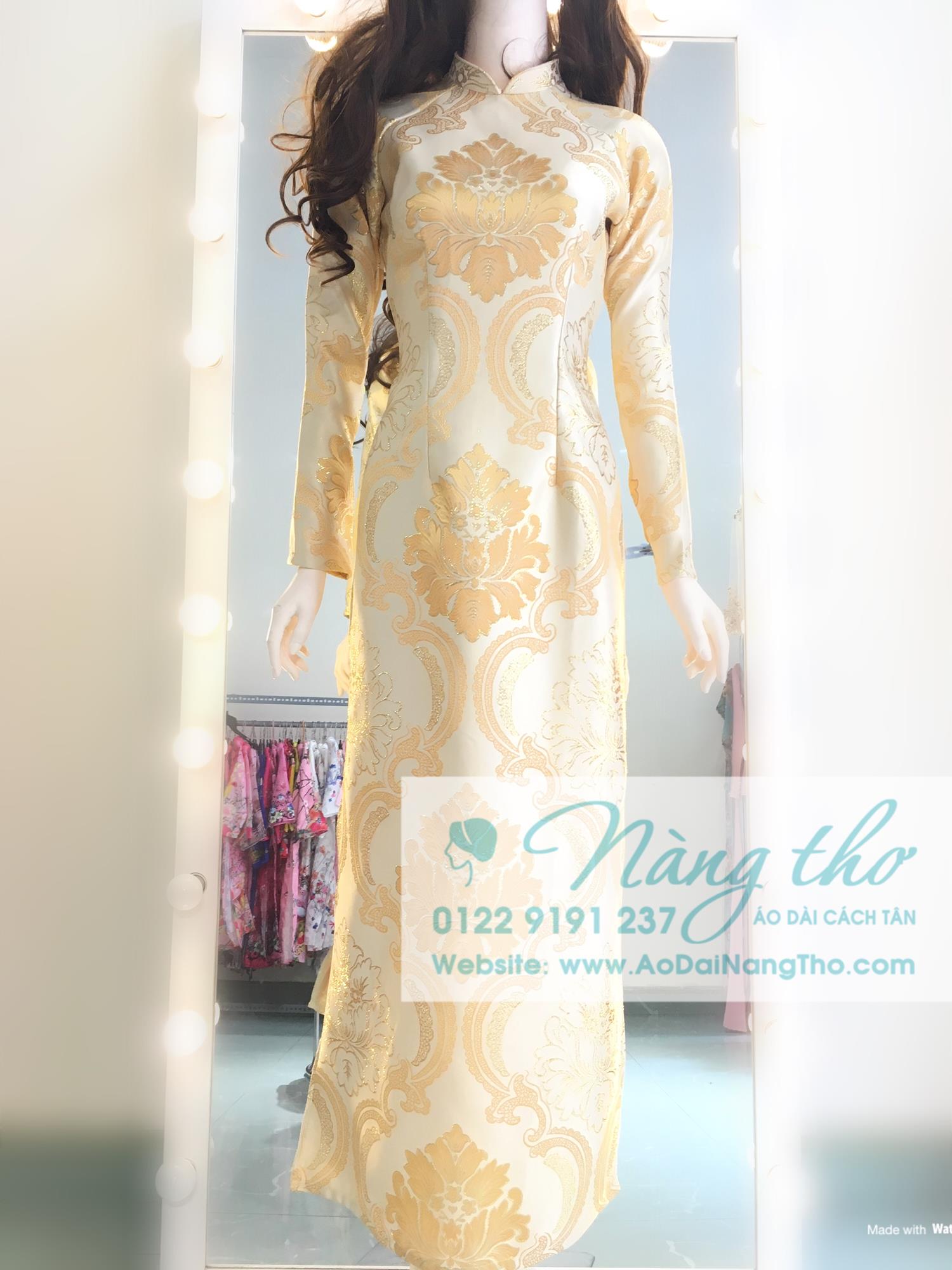 Áo dài gấm truyền thống