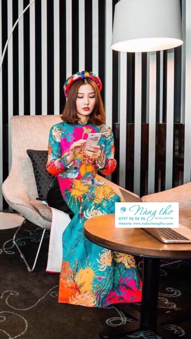 Áo dài lụa truyền thống