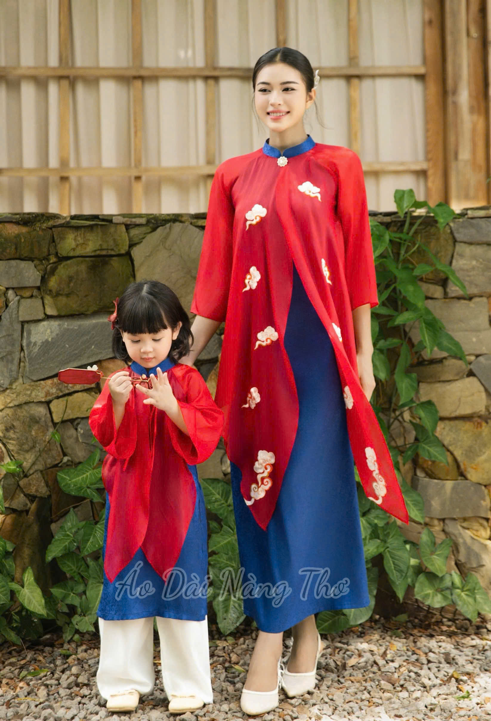 Áo Dài Bé Gái Lụa Đỏ Xẻ Tà Tân Thời