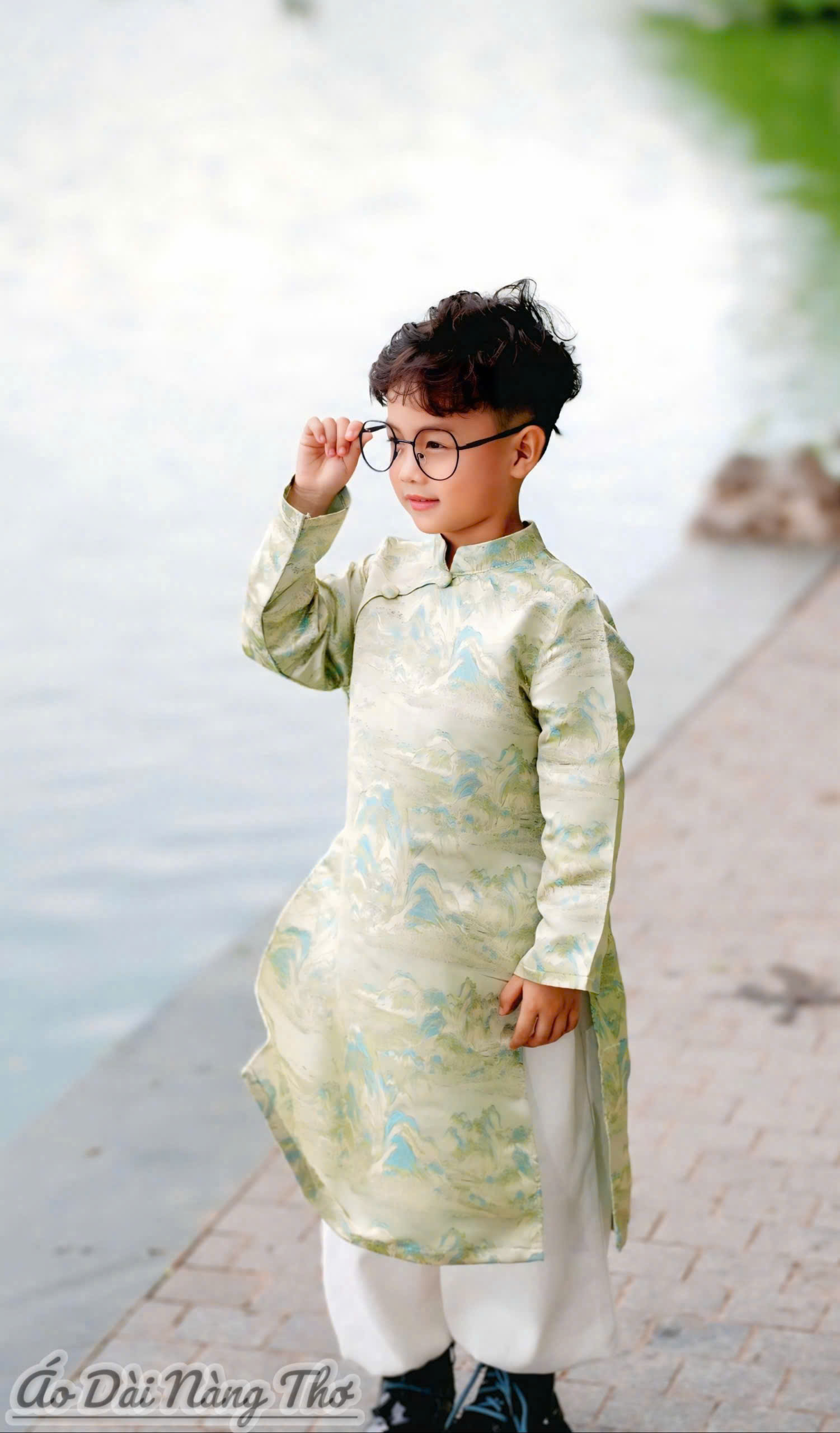 Áo Dài Bé Trai Tafta Xanh Nhũ Họa Tiết 3D