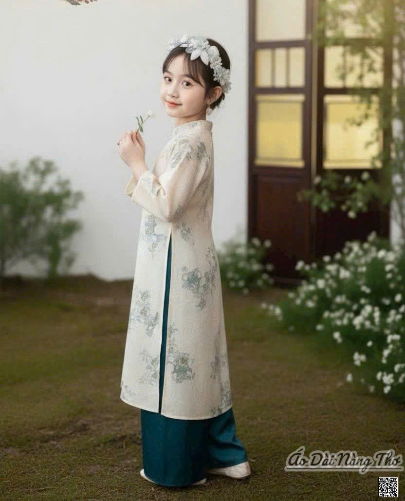 Áo Dài Bé Gái Lụa Kem Đáng Yêu