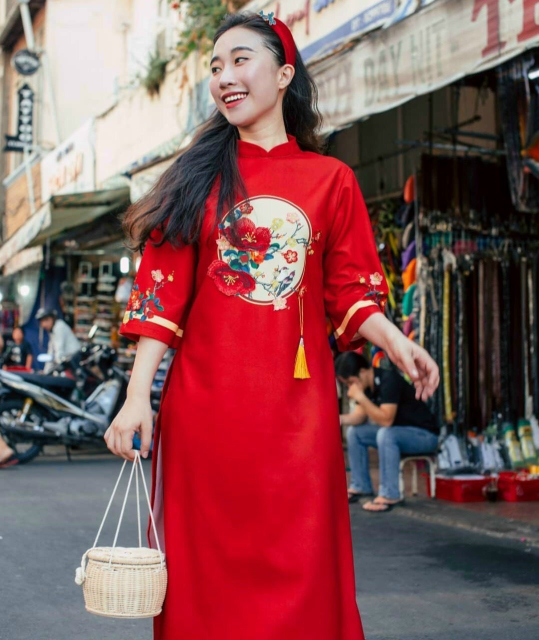 Copy of Áo Dài Cách Tân Lụa Màu Đỏ Màu Vàng Hoa Cát Tường Tết 2021