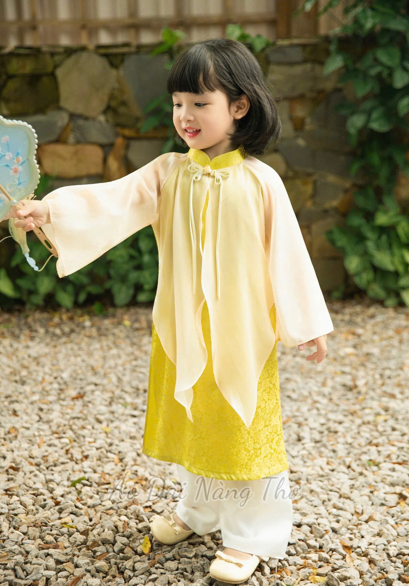 Áo Dài Bé Gái Lụa Xẻ Tà Tân Thời