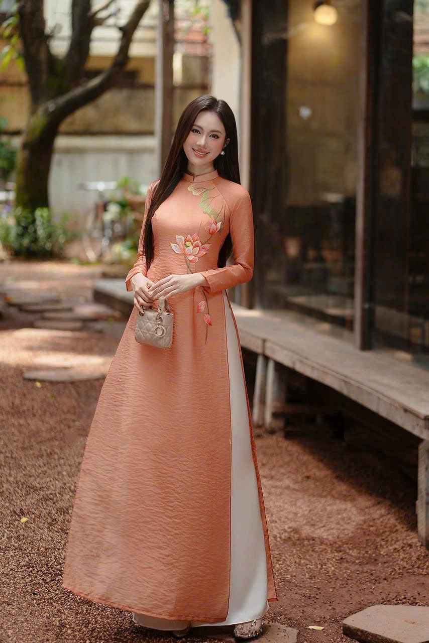 Áo Dài Tơ Cam Thêu Hoa Sen Xinh Xắn